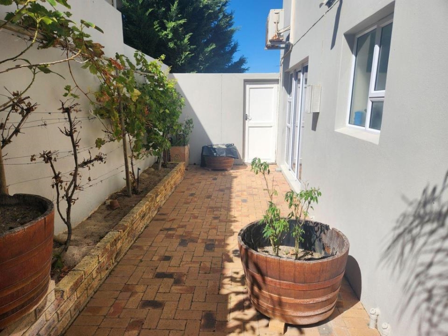 4 Bedroom Property for Sale in Chanteclair Western Cape